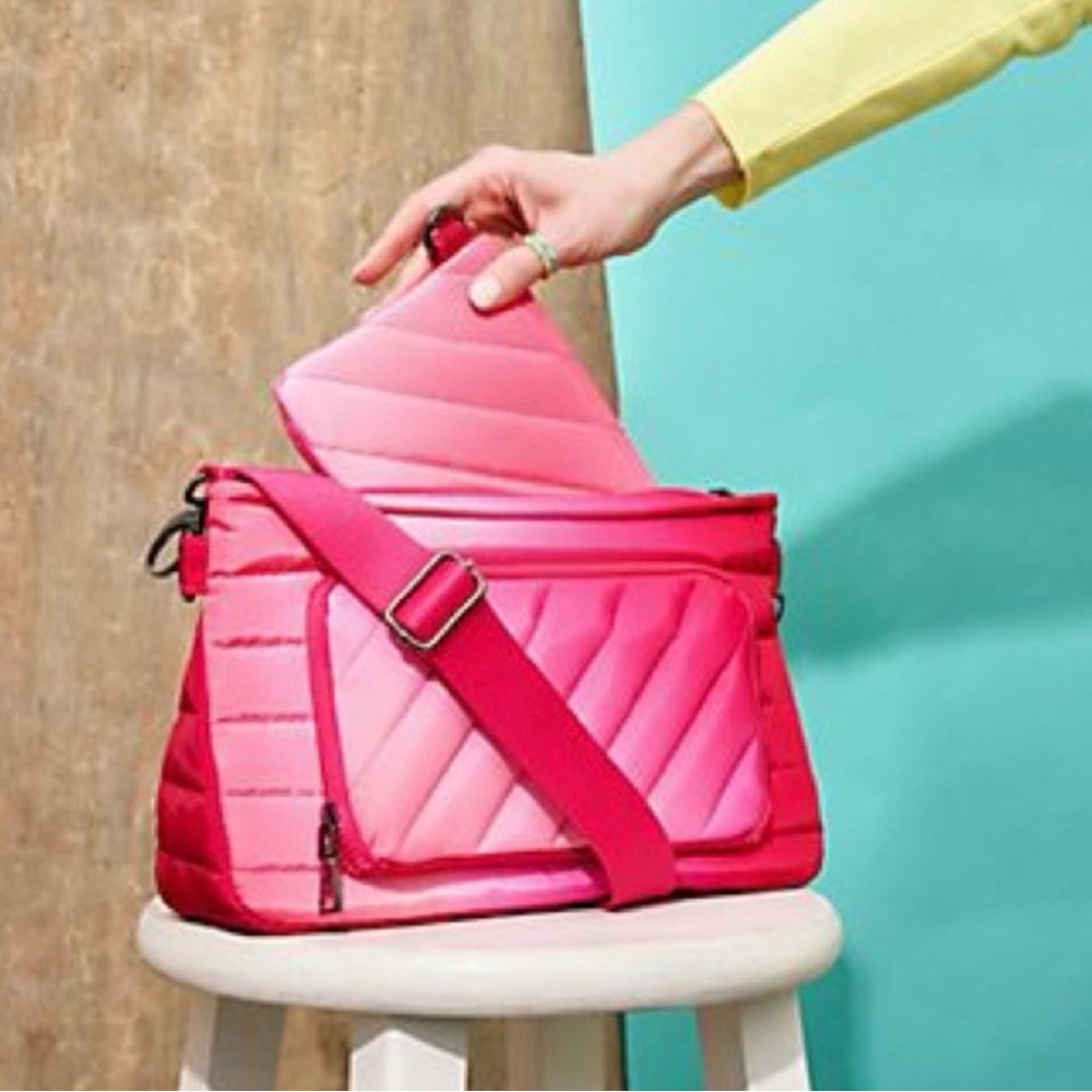 $197 Think Royln Bank Street XL
Crossbody with Pouch